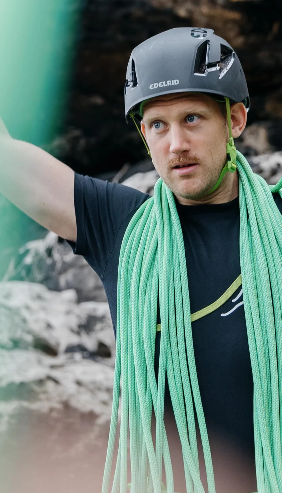 Edelrid Kask wspinaczkowy Zodiac 3R – rozmiar 55-61 cm (skorupa zewnętrzna z lin wspinaczkowych z recyklingu)