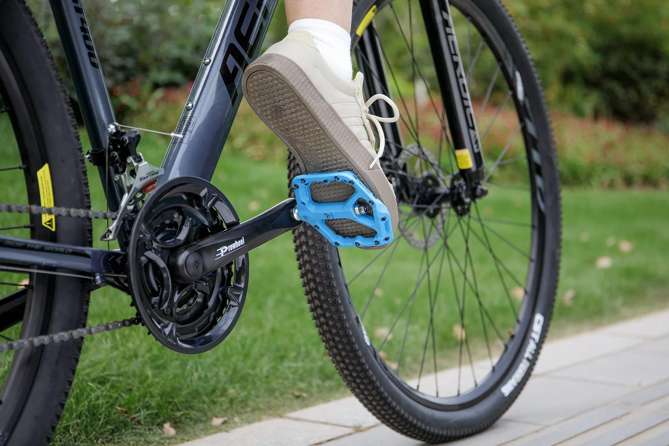 GEWAGE Rower górski antypoślizgowe pedały z włókna nylonowego MTB - 9/40.6 cm lekka i szeroka płaska platforma (niebieski)