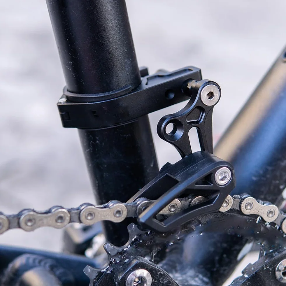 Prowadnica łańcucha do rowerów górskich, prowadnica łańcucha MTB, zamontowana bezpośrednio na zębatce, stabilna nylonowa osłona łańcucha rowerowego, nadaje się do większości rowerów, rowerów