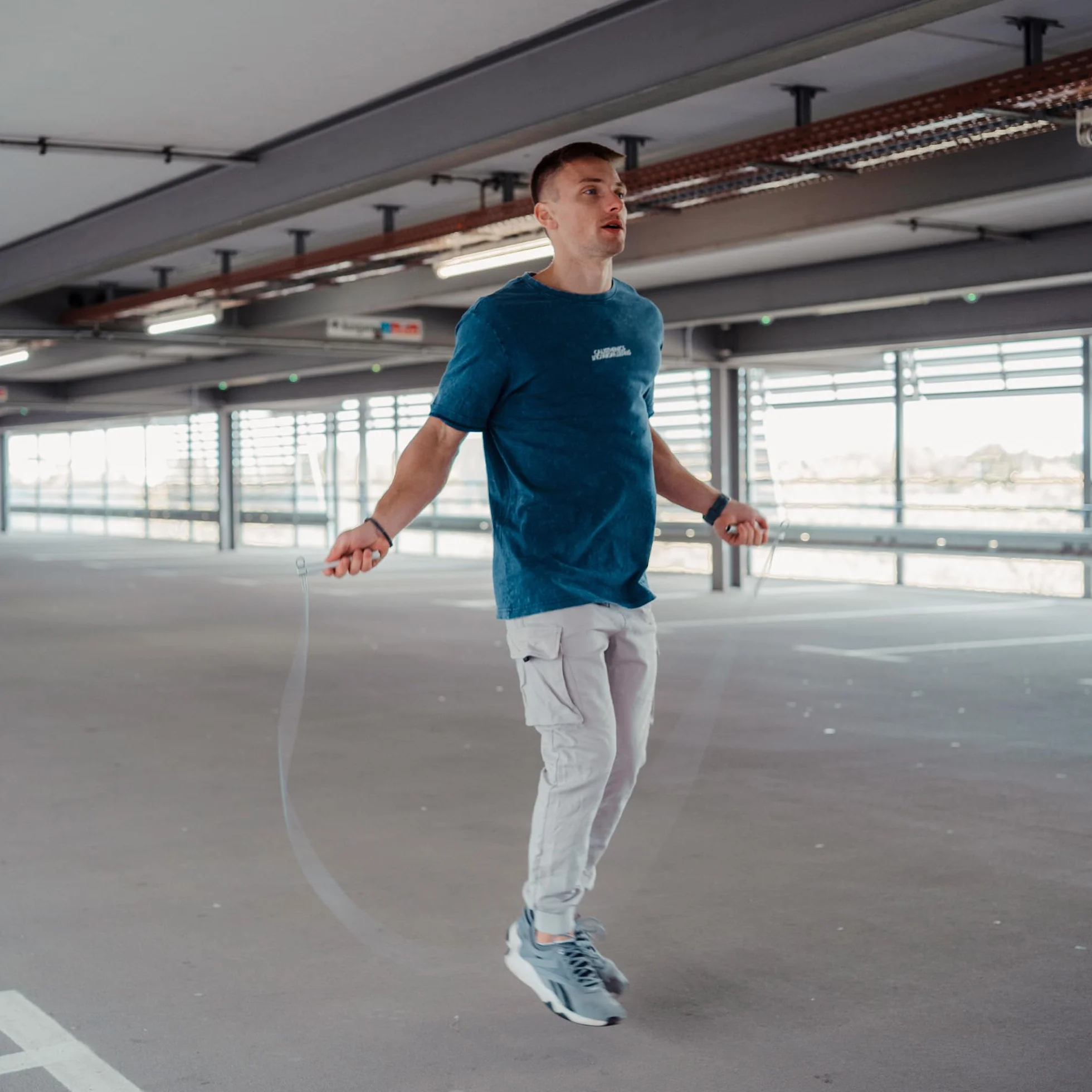 GORNATION Skakanka - regulowana profesjonalna skakanka z łożyskiem kulkowym - do fitnessu, boksu, speed-rope, z antypoślizgowymi uchwytami i aluminiowymi linami