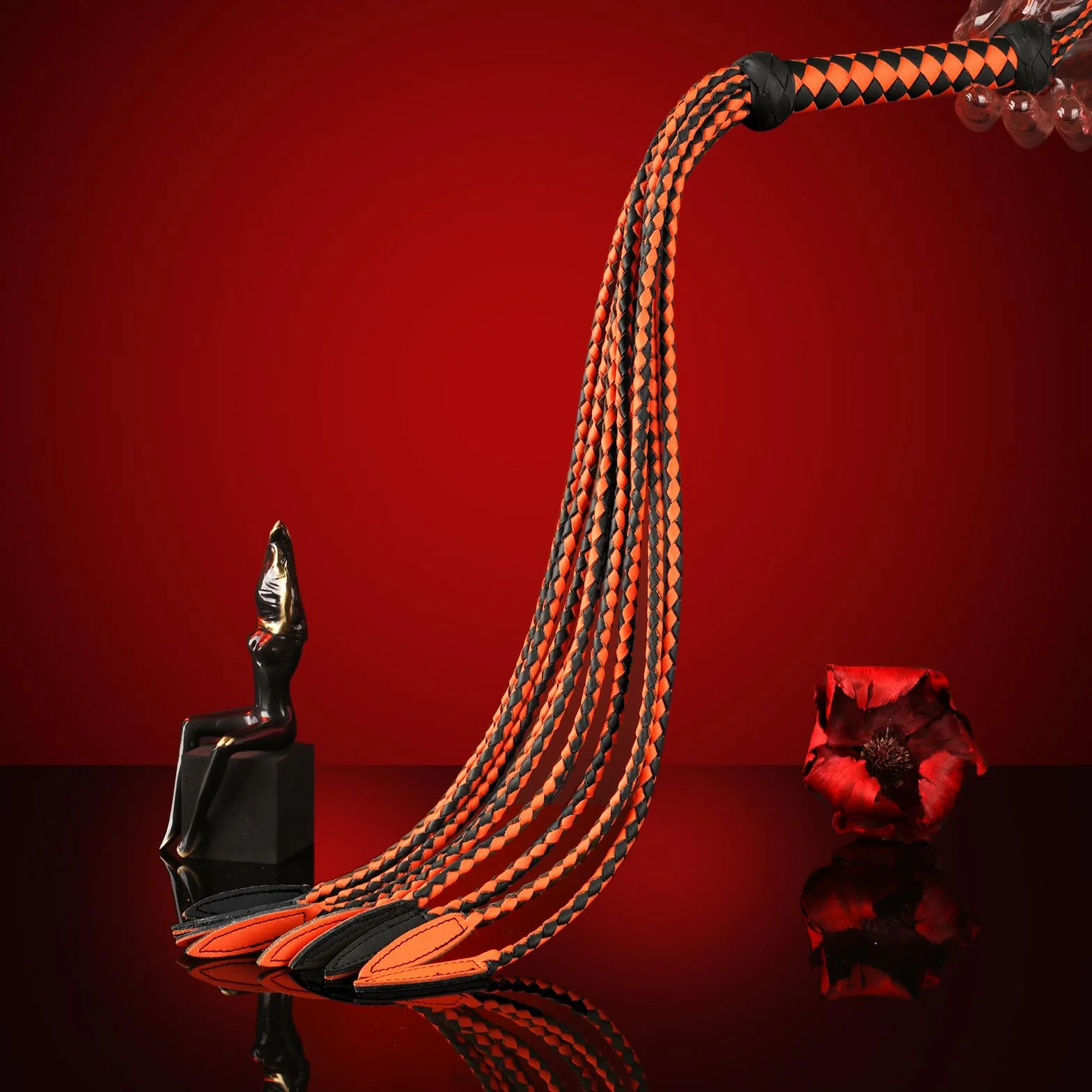 Skórzany bicz Cat-O'-Nine-Tails Whip, uchwyt 23 cm, ogon 59 cm, ręcznie robiony, czarny