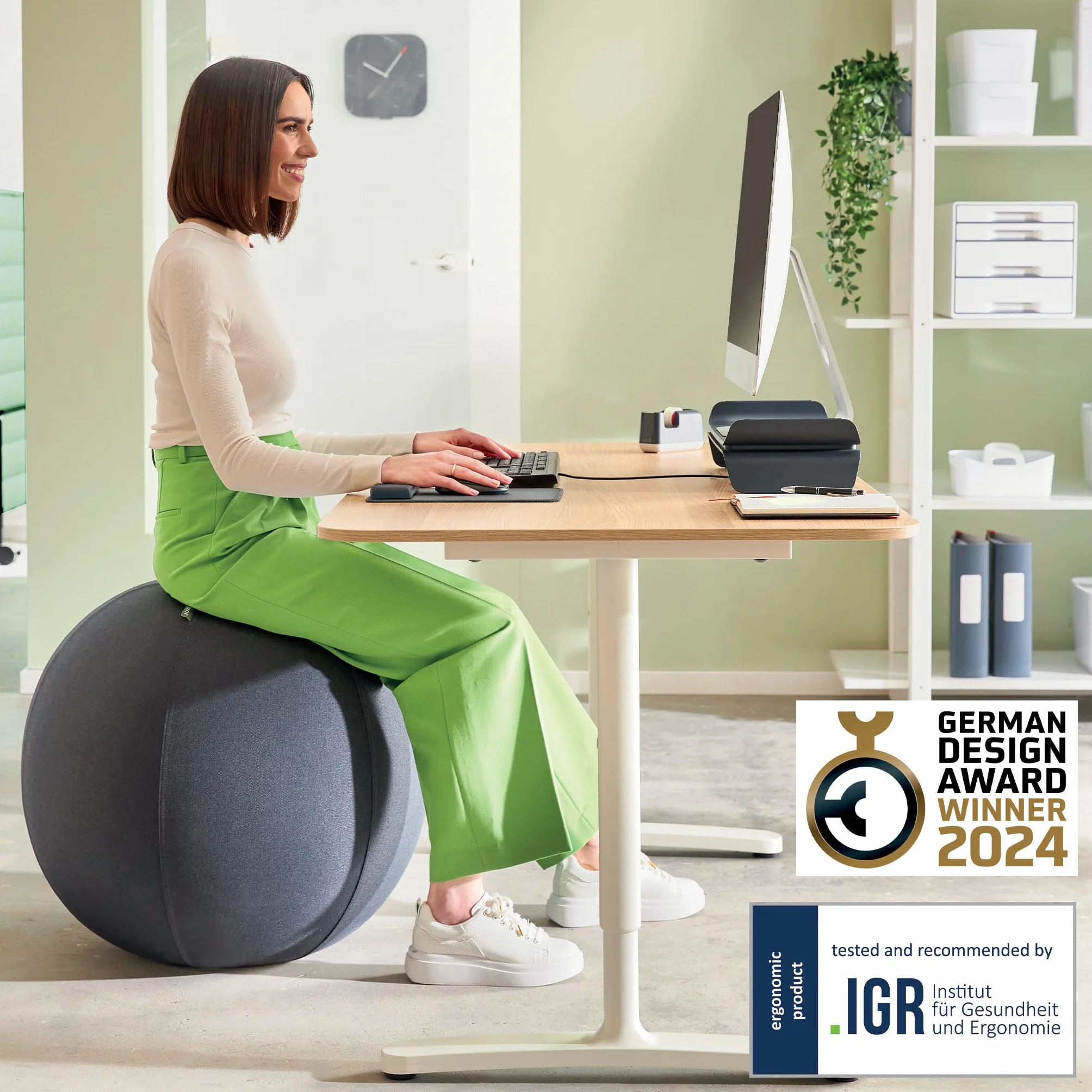 Leitz, Piłka do Siedzenia Ergo Active, Ergonomiczna Alternatywa dla Krzesła do Biurka, Średnica 75 cm, Osłona z Tkaniny, Ręczne Pompowanie, 2 Zatyczki, Seria Ergo, Kolor Aksamitnoszary (65430089)
