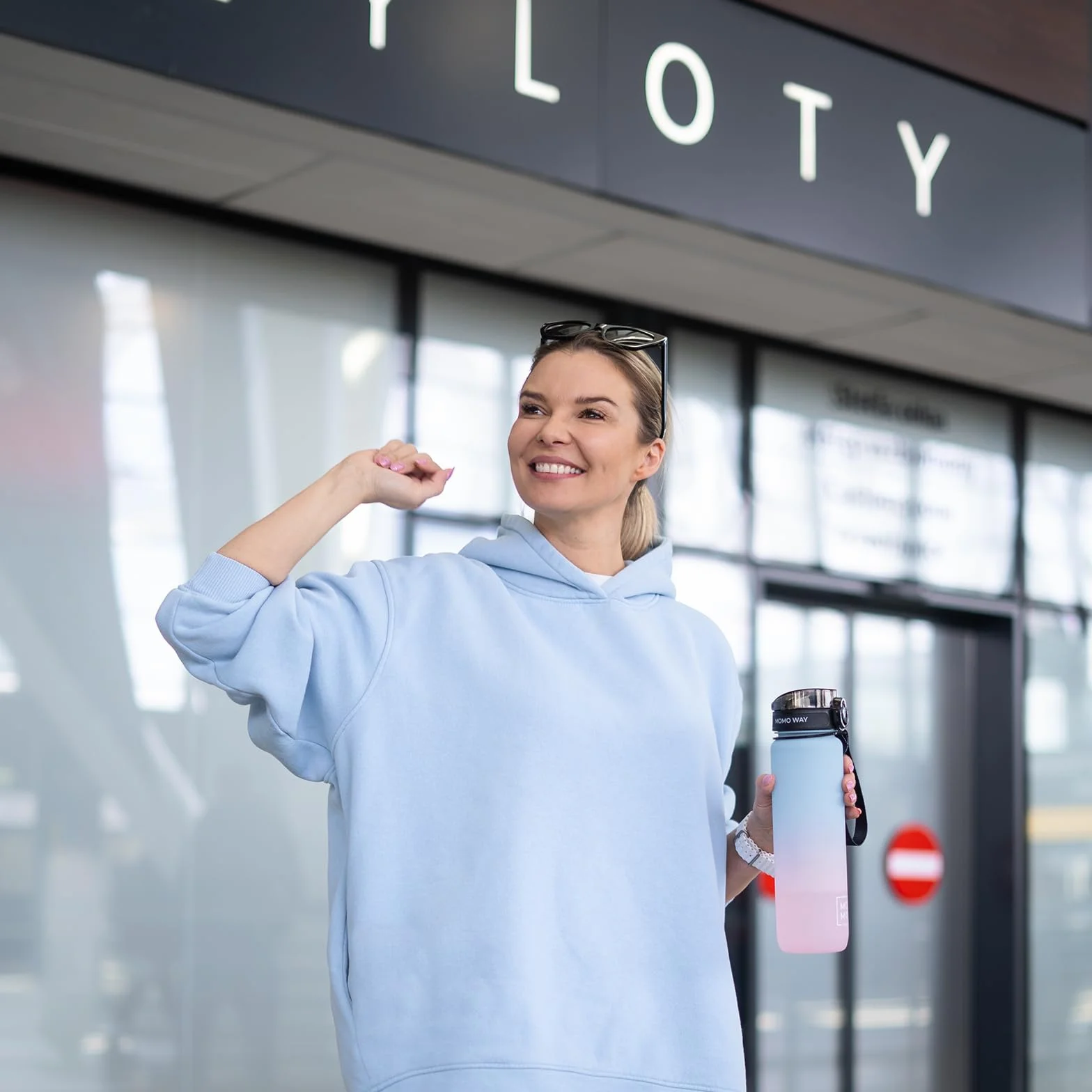 MOMO WAY Butelka Na Wodę Do Picia Na Drogę Tritan Bez BPA Do Sportu Idealna Na Prezent Z Tritanu Szczelna Na Napoje Niebiesko-Różowy 1000ml