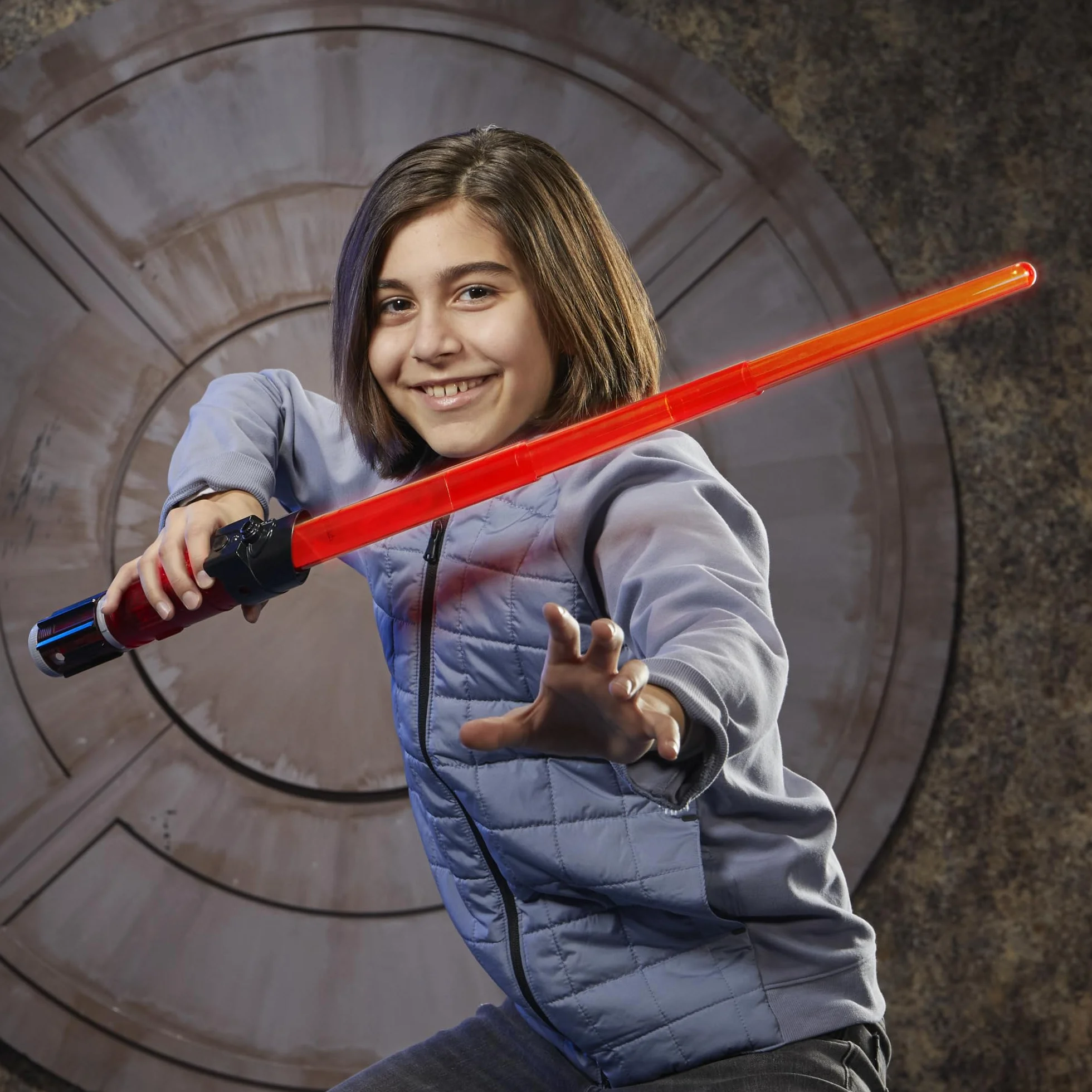 Star Wars Lightsaber Forge Kyber Core, Darth Vader, czerwony konfigurowalny elektroniczny miecz świetlny