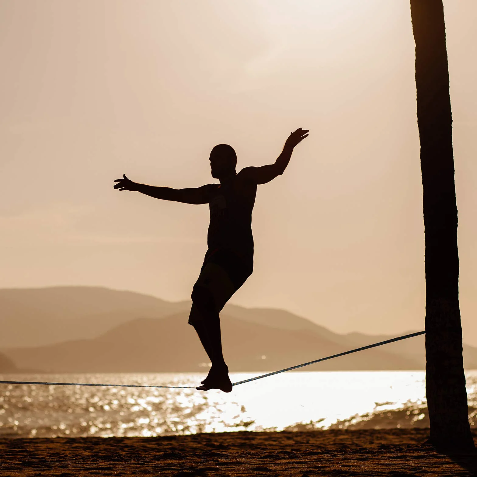 ALPIDEX Slackline Set 15m z osłoną drzewa i napinaczem grzechotki
