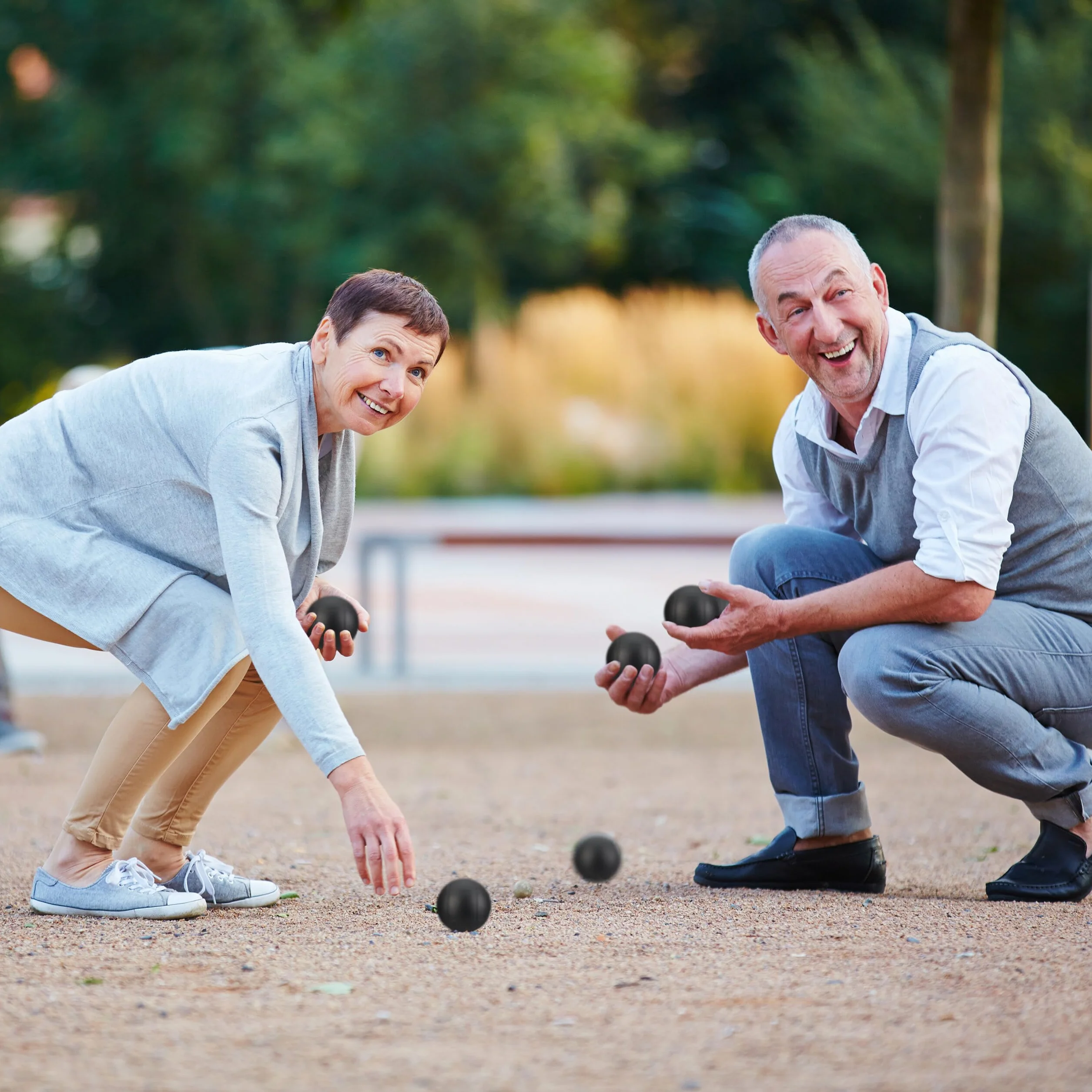 Relaxdays zestaw do gry w bocce, 6 metalowych kulek z drewnianą kulką i taśmą mierniczą, akcesoria petanque, stal, kolor czarny