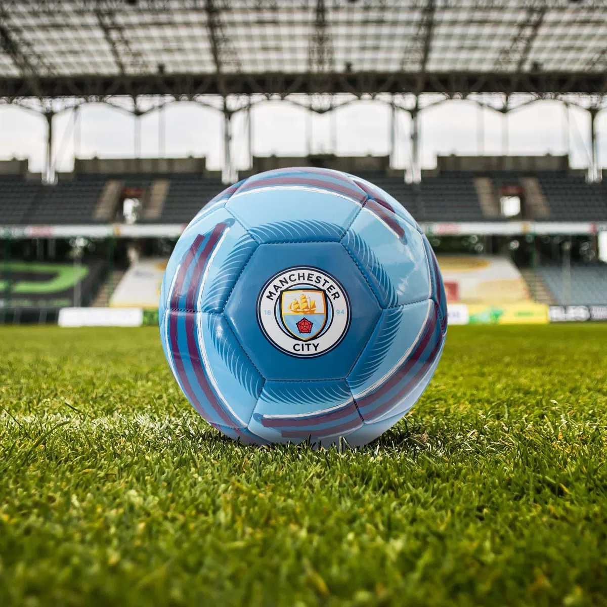 Hy-Pro Oficjalnie licencjonowana piłka nożna Manchester City Cyclone | Man City, rozmiar 5, trening, mecz, towar, kolekcjonerska dla dzieci i dorosłych, kolor niebieski/biały