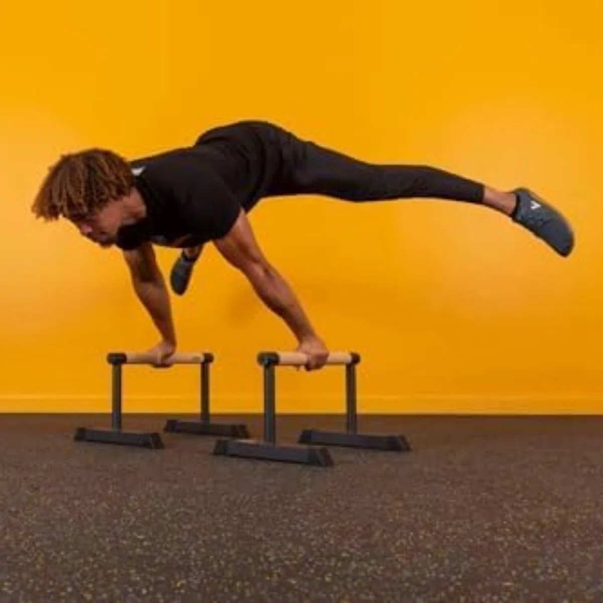 Gravity Fitness Pręty parallette z hybrydowymi drewnianymi uchwytami, stabilne do kalisteniki, gimnastyki, treningu siłowego, przenośne i lekkie, do domowej lub komercyjnej siłowni