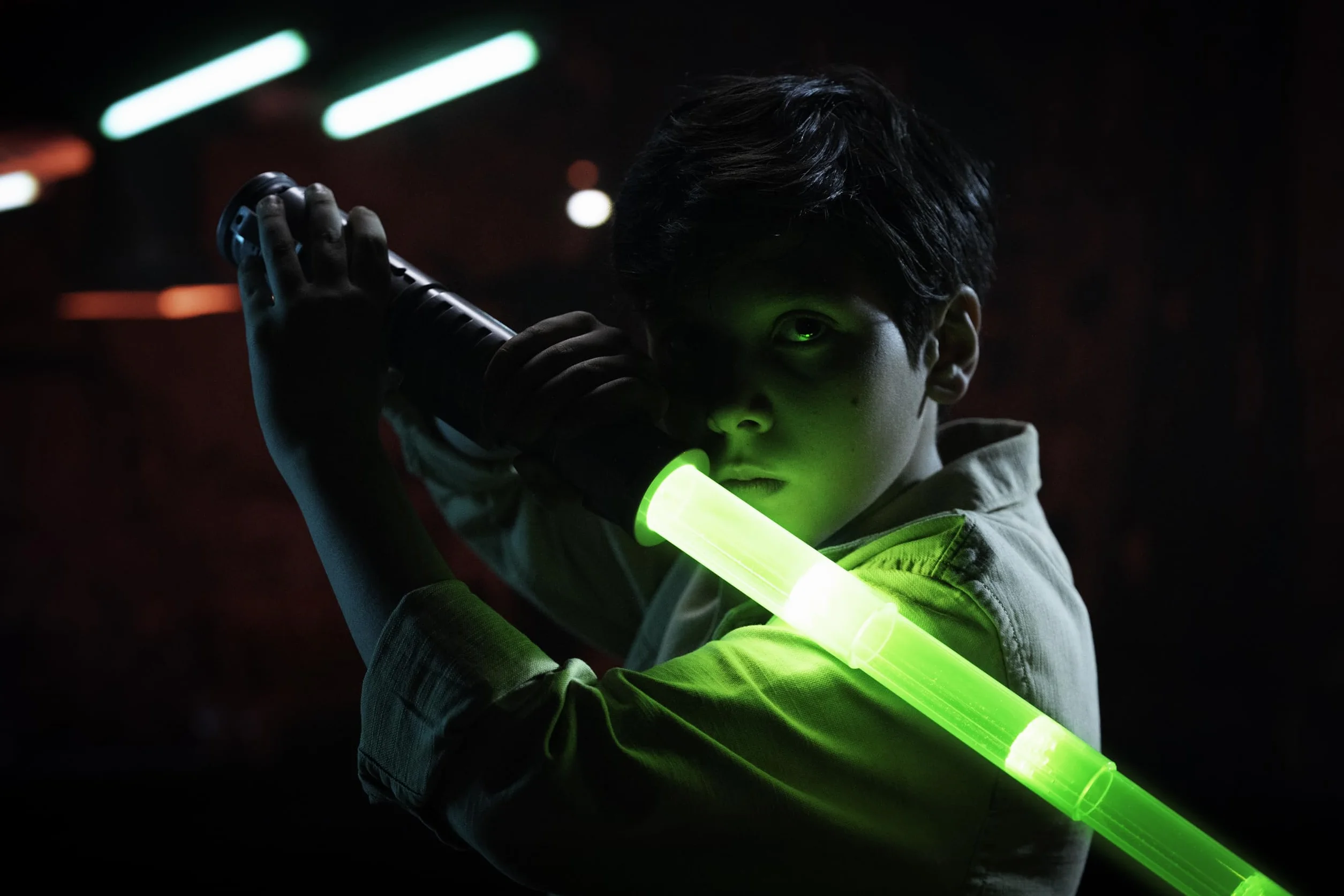 zielony | automatyczne przedłużanie 76.2 cm LED Energy Blade | Z ruchem światłem i efektami dźwiękowymi | Zalecany wiek od 6 lat