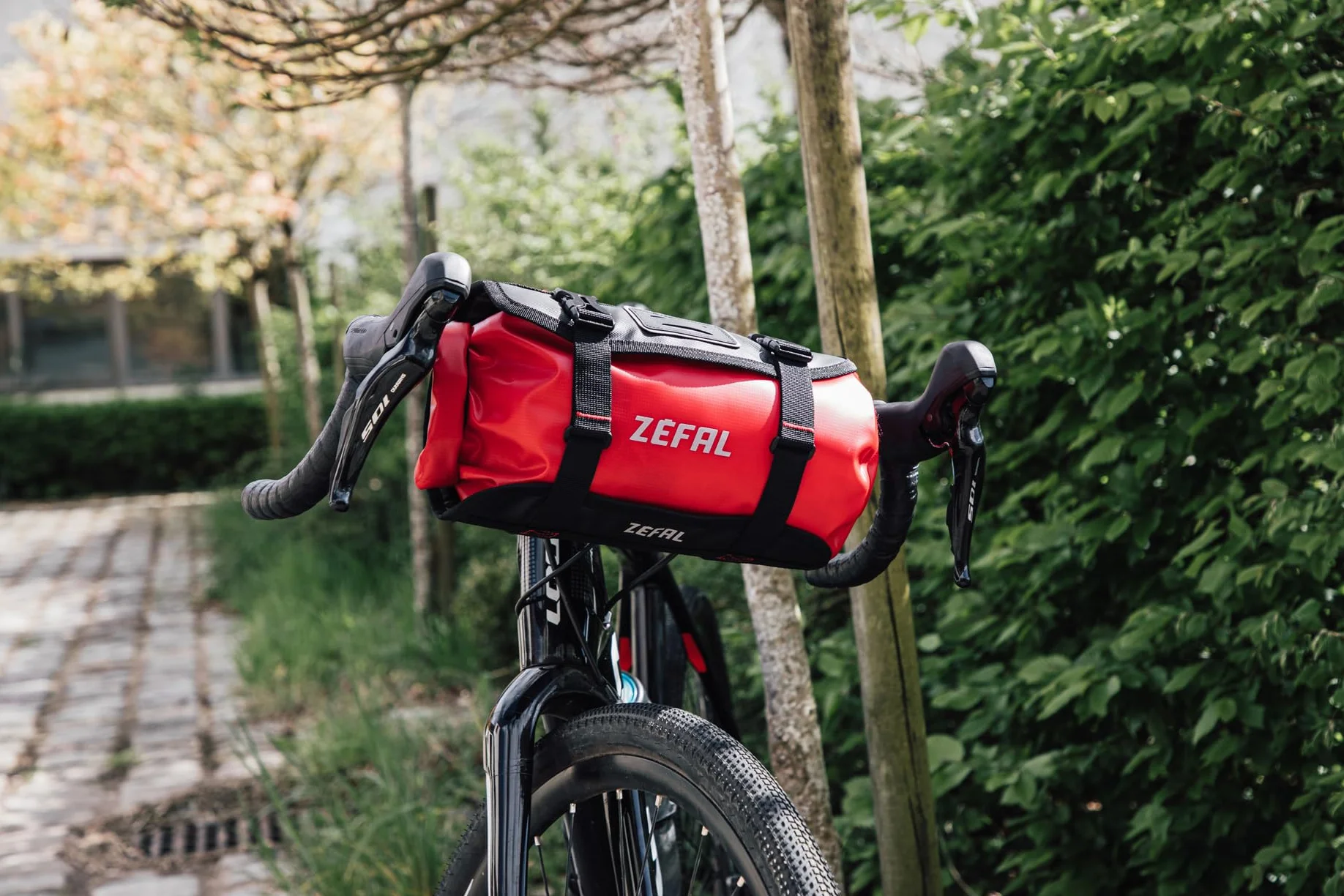 ZEFAL Z Adventure F5 - Torba na kierownicę rowerową 5 L - wodoodporna i uniwersalna torba na kierownicę do roweru górskiego, szosowego i żwirowego, czerwono-czarna, pojemność 5 l, 320 g