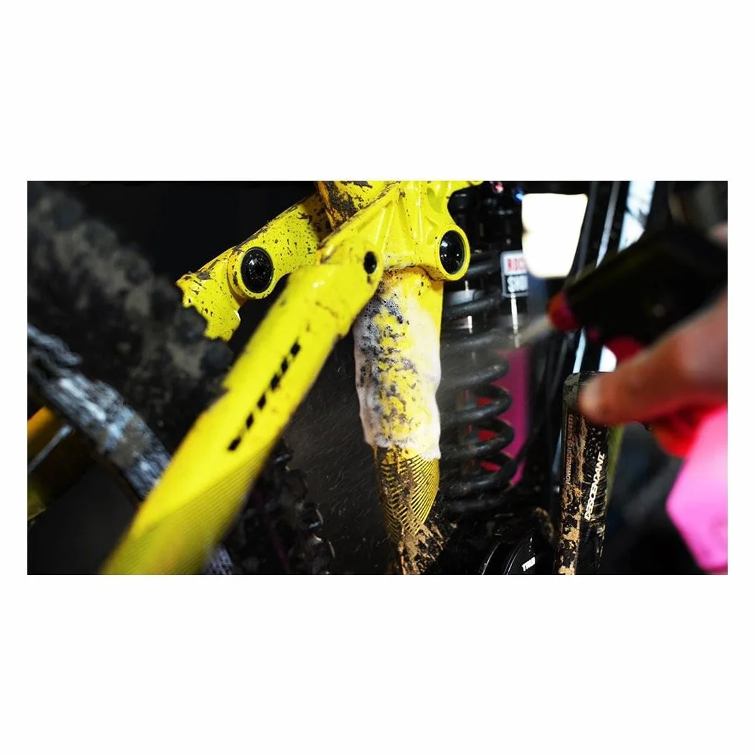 Muc-Off Nano-Tech Bike Cleaner, 1L – Biodegradowalny Spray do Roweru do Czyszczenia i Odtłuszczania – Błyskawiczny Płyn do Mycia Roweru do Rowerów MTB, Szosowych, Gravelowych i Elektrycznych
