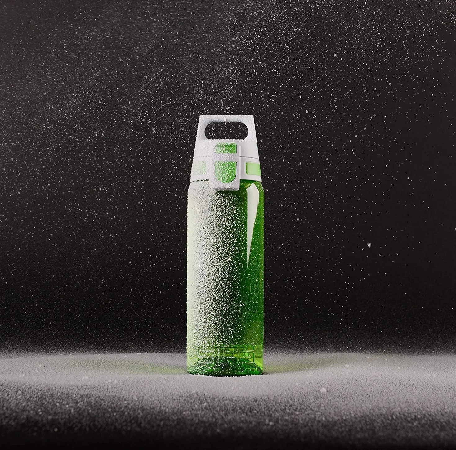 SIGG - Butelka na wodę Tritan - Total Color ONE - Nadaje się do napojów gazowanych - Można myć w zmywarce - Szczelny - Lekki jak piórko - Bez BPA - 0,6L