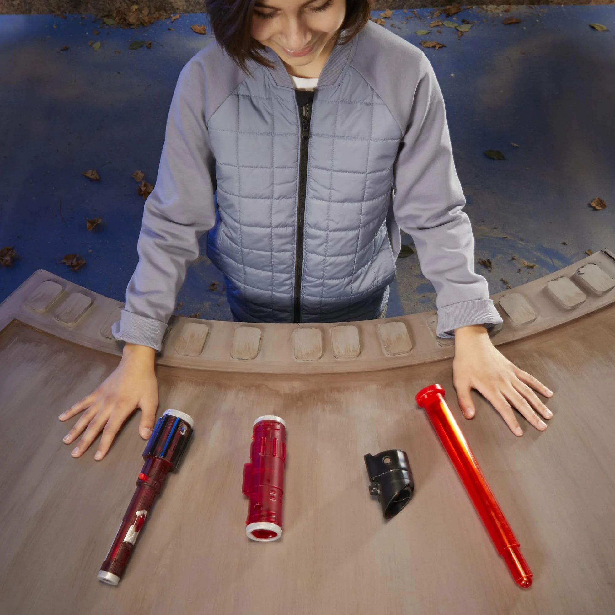 Star Wars Lightsaber Forge Kyber Core, Darth Vader, czerwony konfigurowalny elektroniczny miecz świetlny