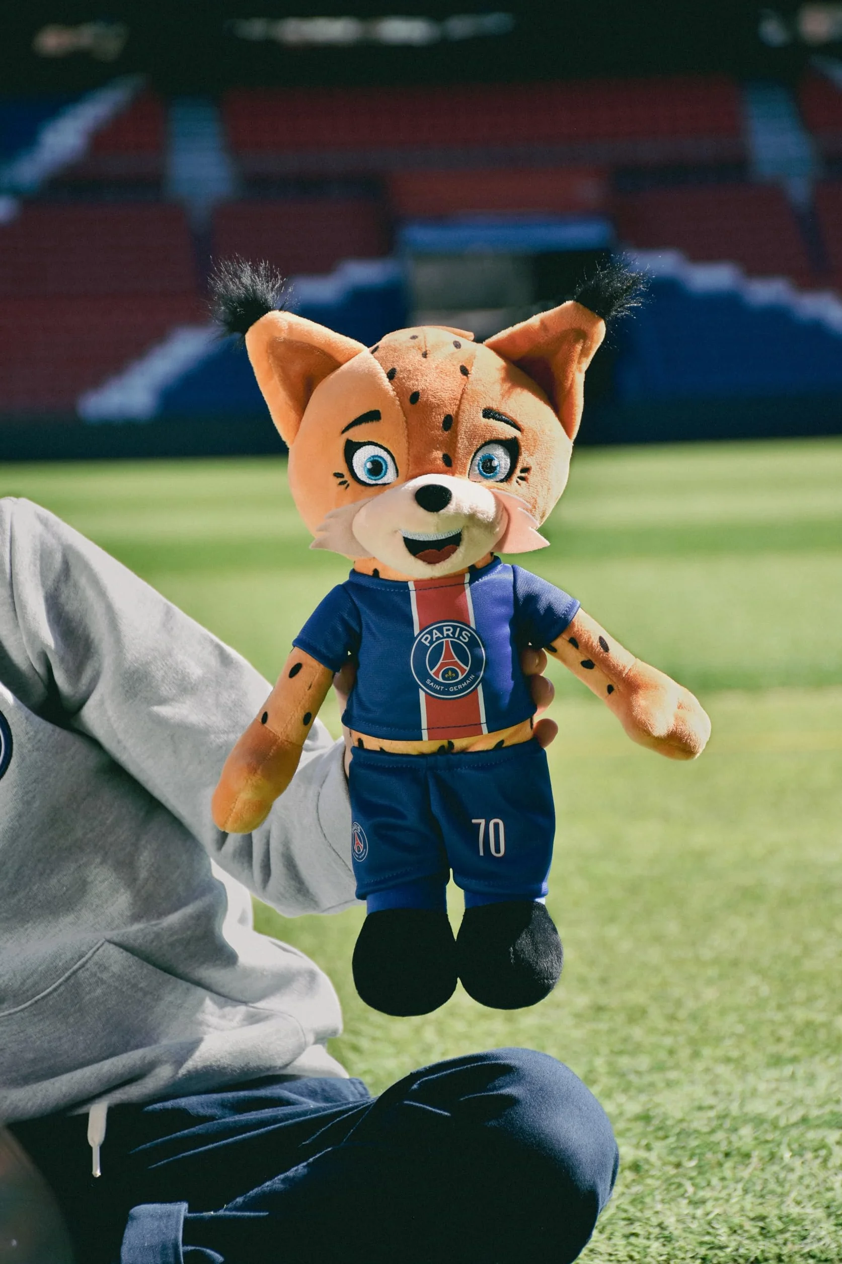 Pluszowa maskotka PSG Germain Le Lynx 35 cm oficjalna licencja miękki plusz z wyjmowaną koszulką