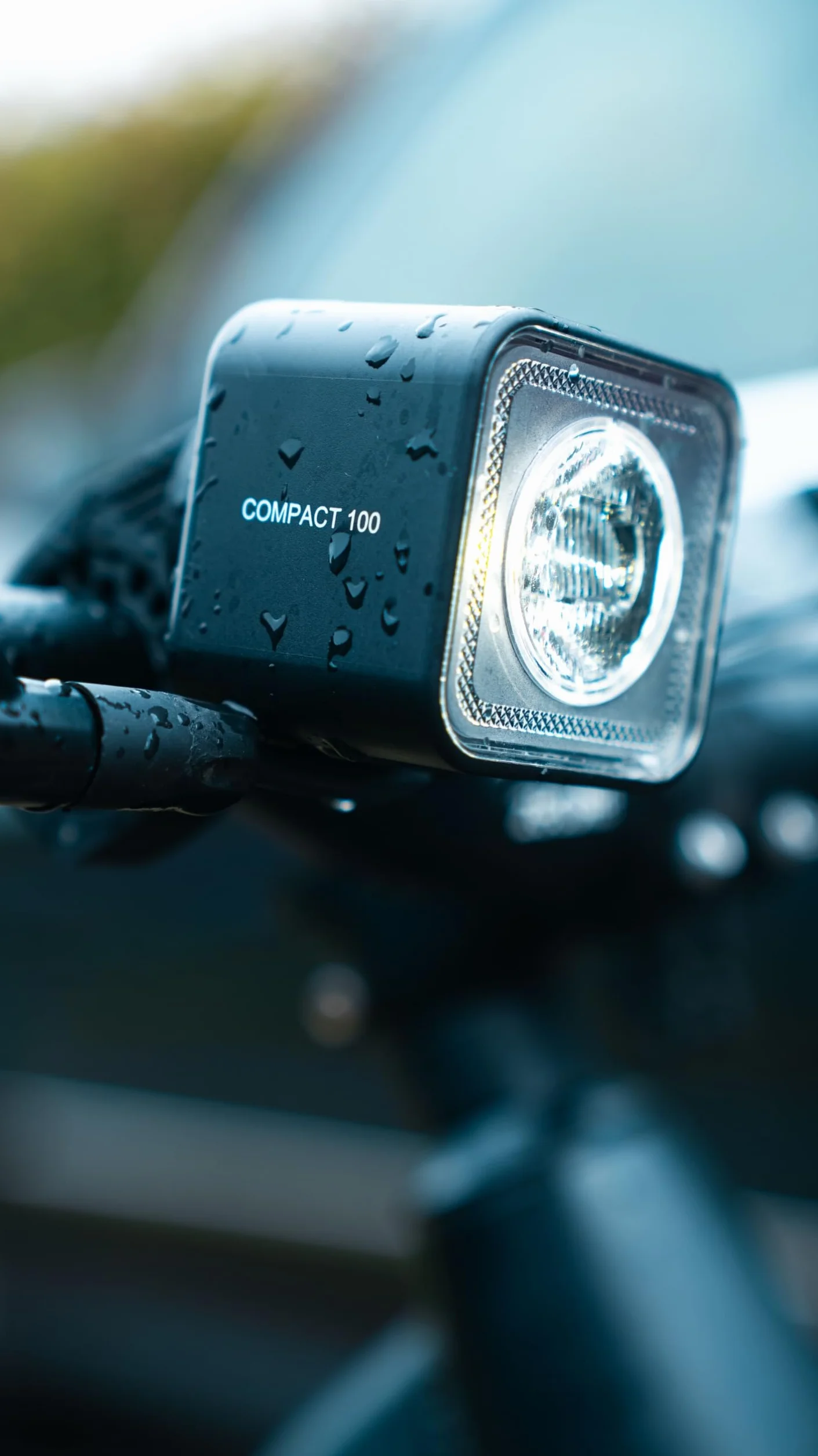 OSRAM LEDsBIKE COMPACT 100 SET, zestaw akumulatorowych lampek rowerowych - przód i tył, ze światłem stop, homologacja StVZO, kompatybilność z uchwytem Garmin, trzy poziomy jasności, 100 luksów