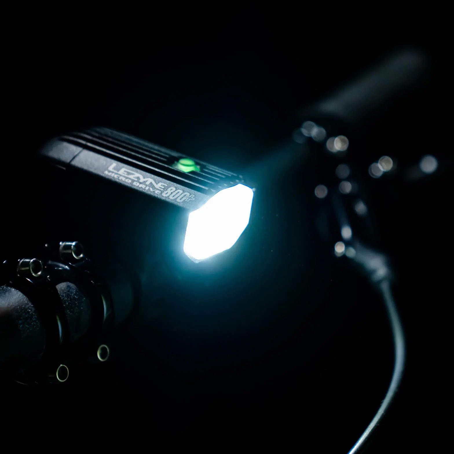 LEZYNE Micro Drive 800+ przednie światło 800 lumenów