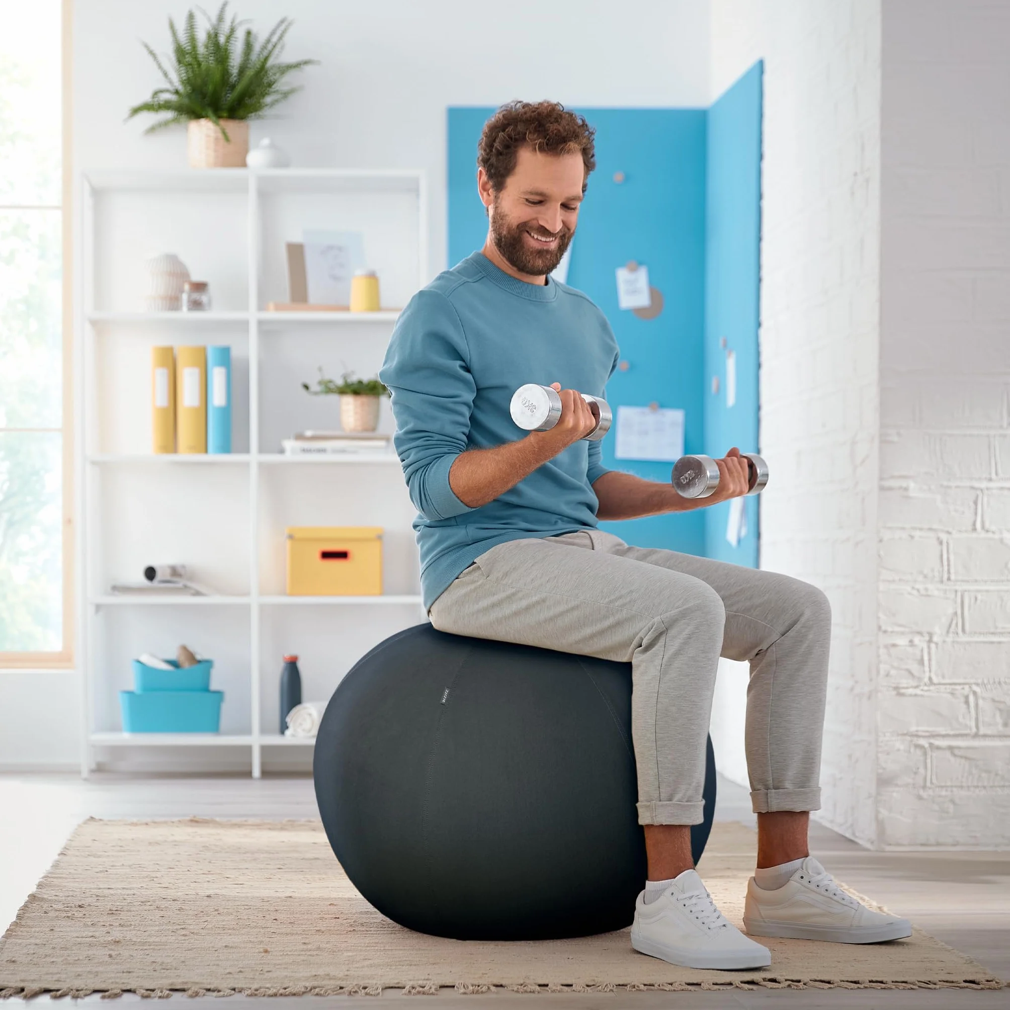 Leitz, Ergonomiczna Piłka do Aktywnego Siedzenia Leitz Ergo Cosy, Średnica 65 cm, Poszewka w 100% z Tkaniny, Ręczna Pompka, 2 Zawory, Kolor Aksamitna szarość (52790089)