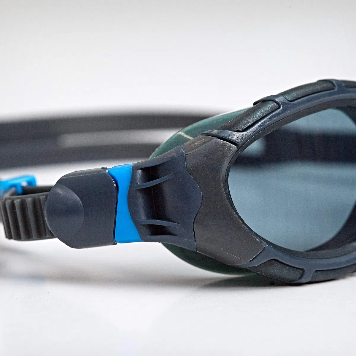 Zoggs Predator Flex Gogle, ochrona przed promieniowaniem UV, różne kolory, szary/niebieski/odcień dymu