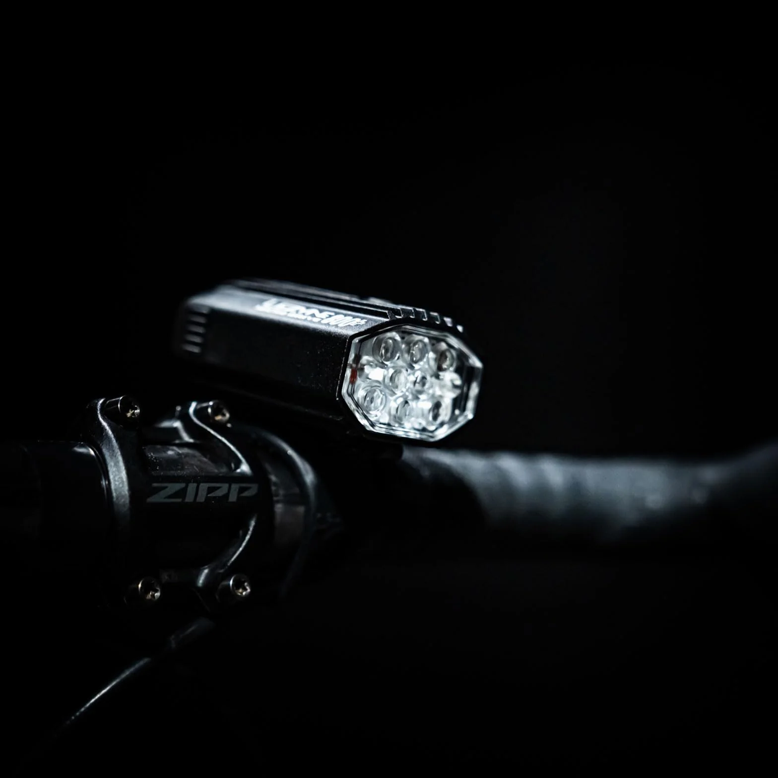 LEZYNE Micro Drive 800+ przednie światło 800 lumenów