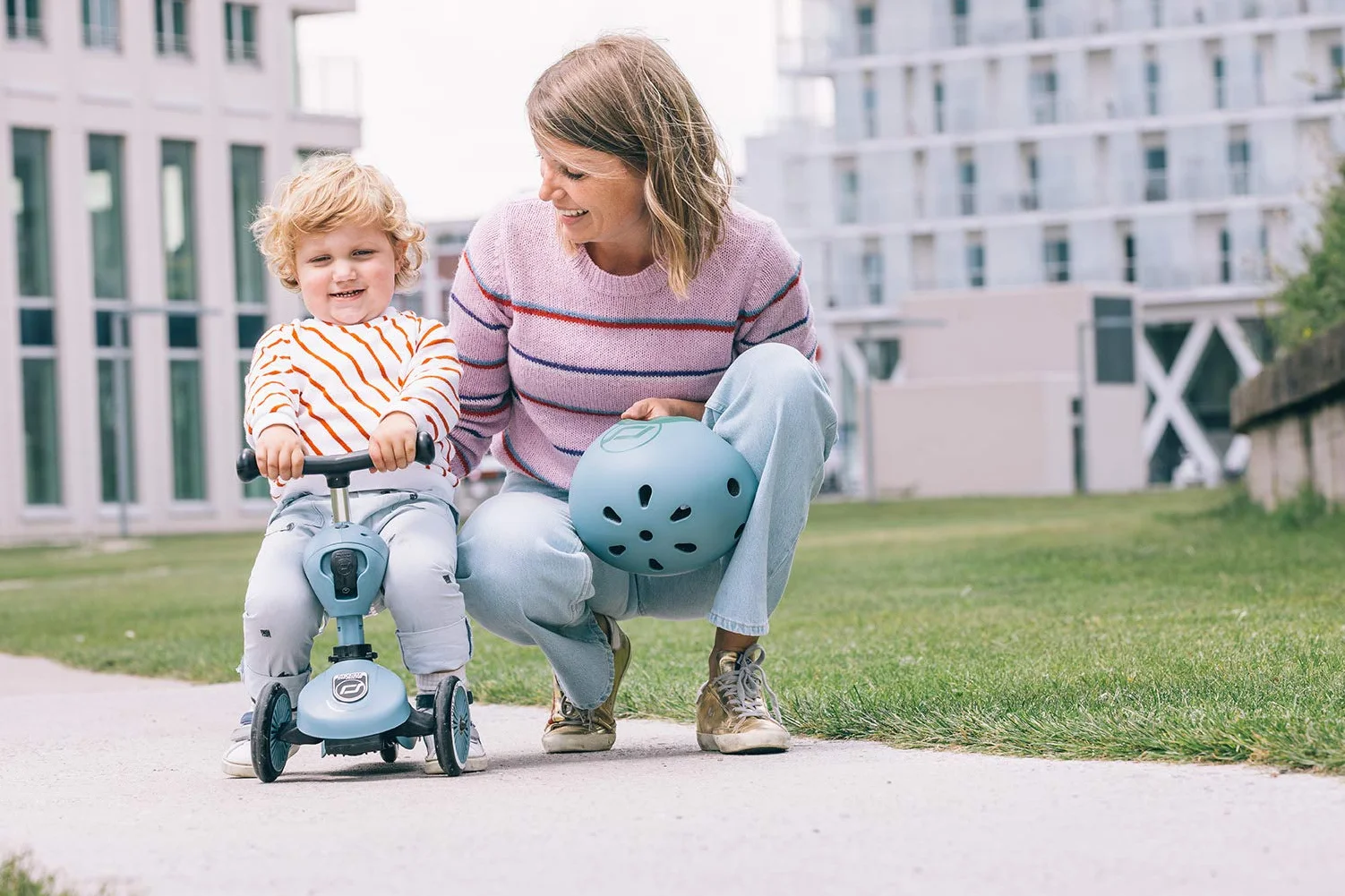 Scoot and Ride kask dziecięcy regulowany rozmiar XXS LED światło bezpieczeństwa miękka wyściółka polarowa