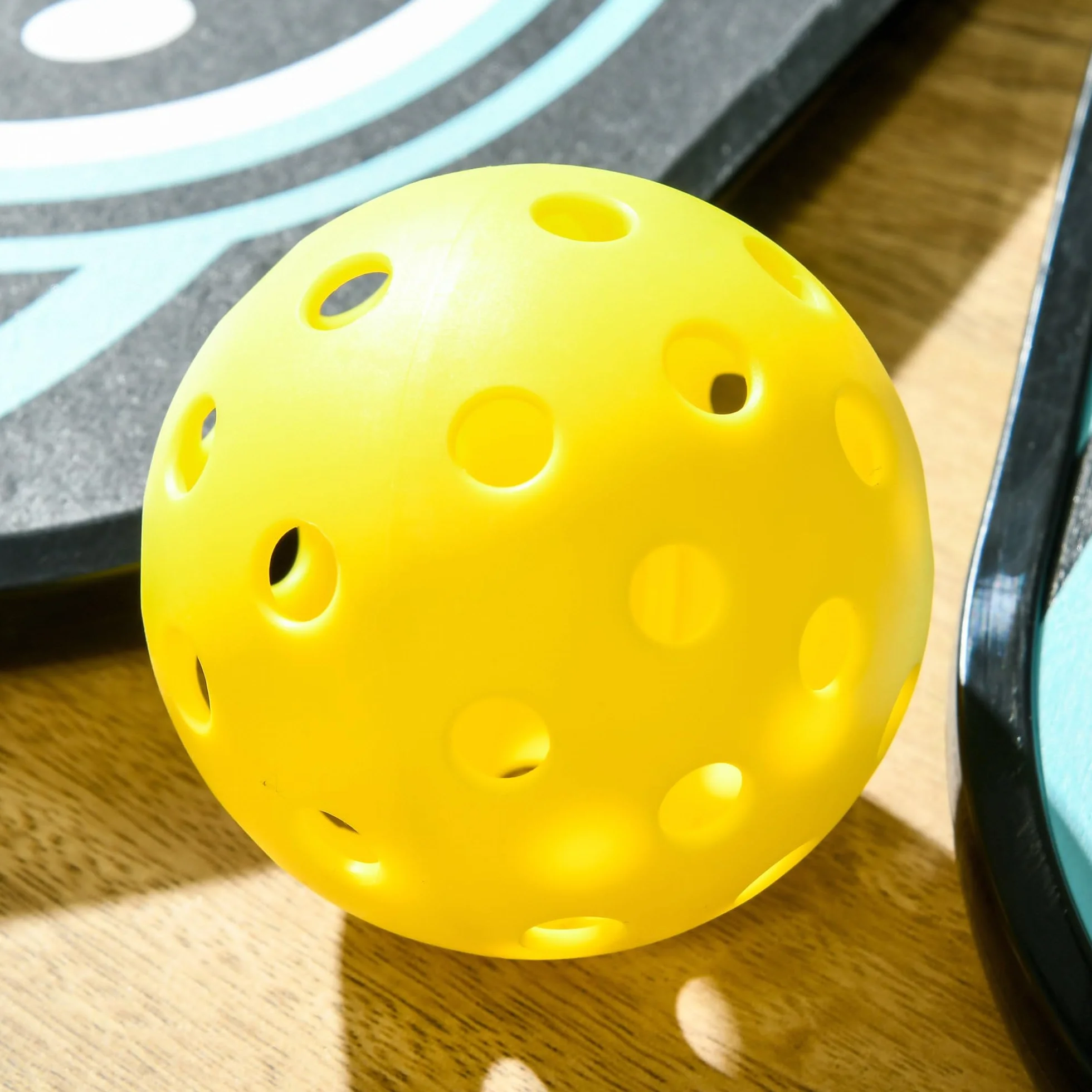 SPORTNOW Zestaw kijów do pikle, zestaw 4 kijów do pickleball, 4 piłki, torba do noszenia, zestaw do użytku wewnątrz i na zewnątrz, dla młodzieży i dorosłych