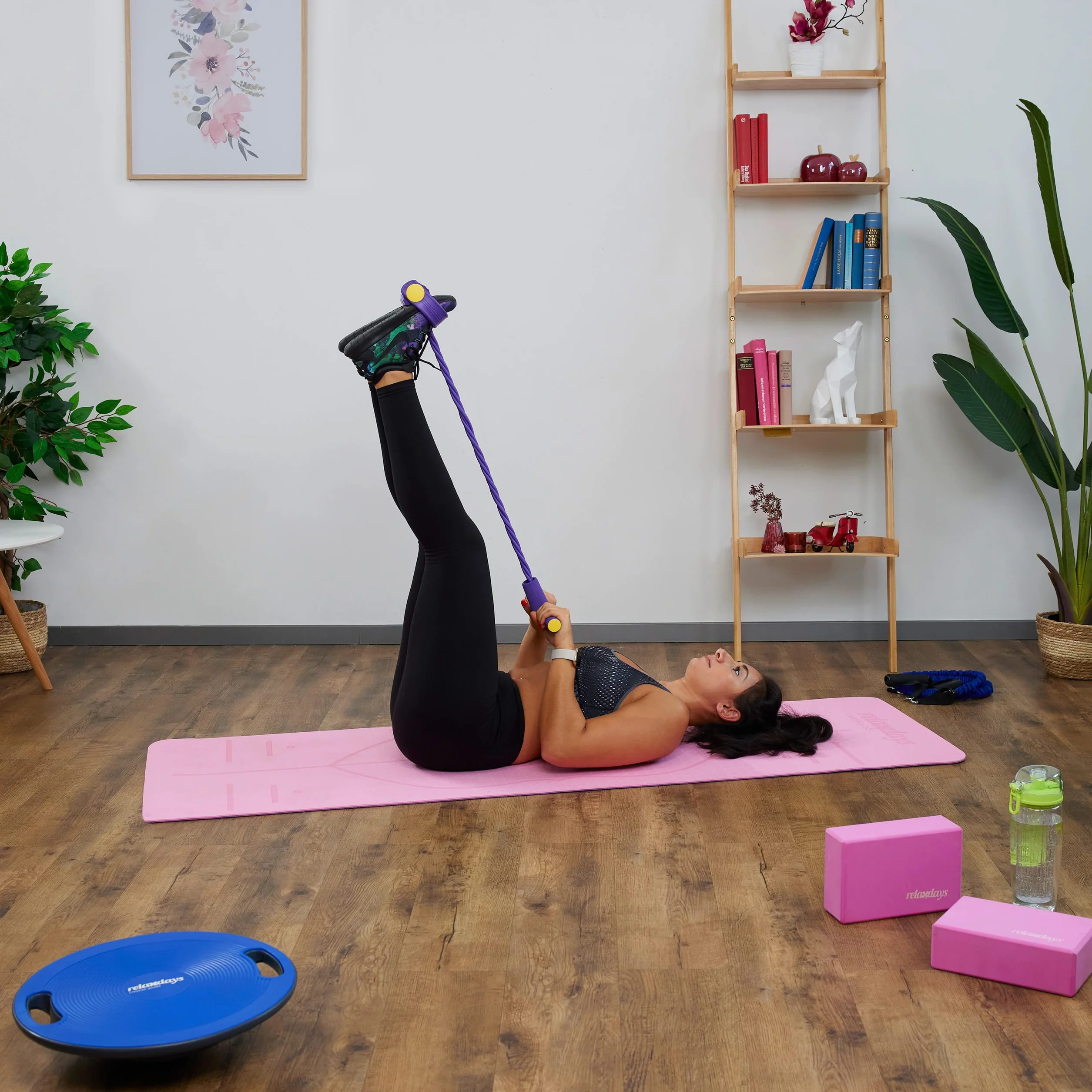 Relaxdays Multi Expander regulowane pedały uchwyt wielofunkcyjny taśma oporowa do fitness fioletowy