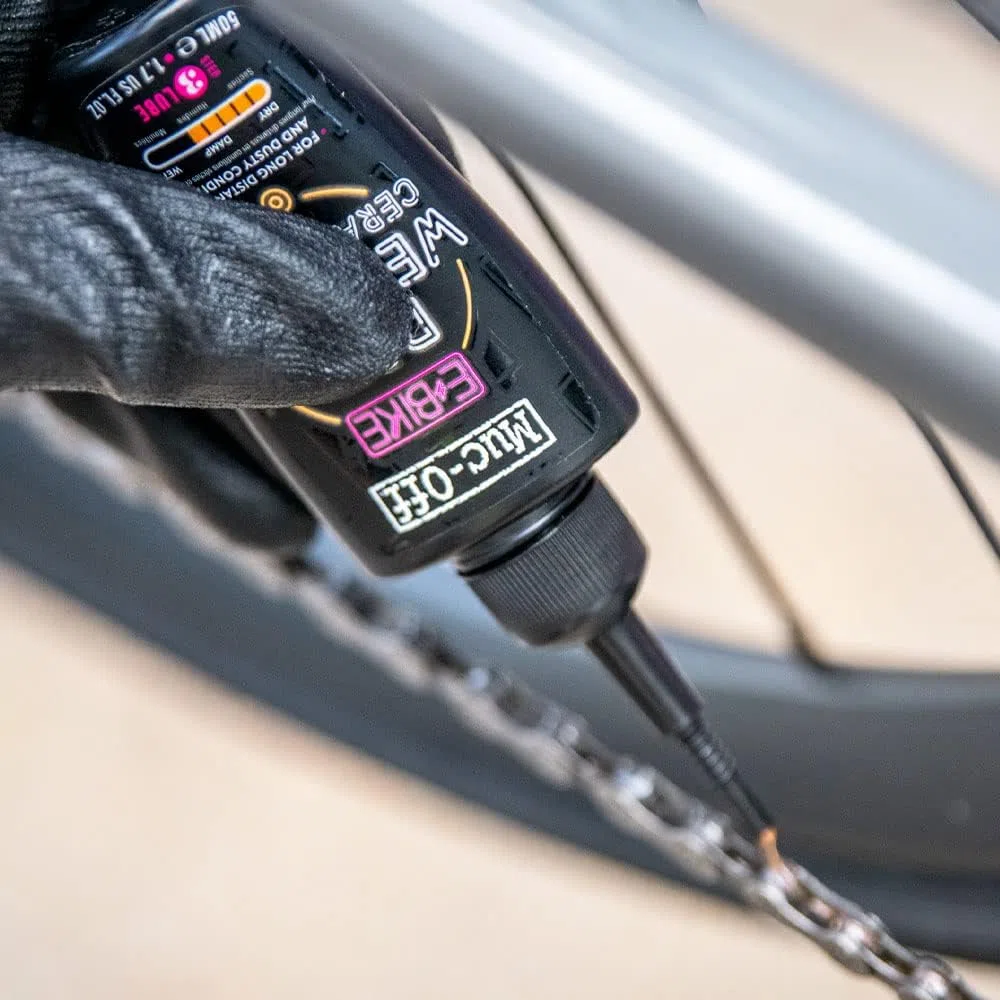 Muc-Off eBike Essentials Kit – Zestaw do Czyszczenia Roweru Elektrycznego – Zestaw Rowerowy Zawiera Środki do Czyszczenia Roweru Elektrycznego i Ochronny Środek Antykorozyjny Bike Protect