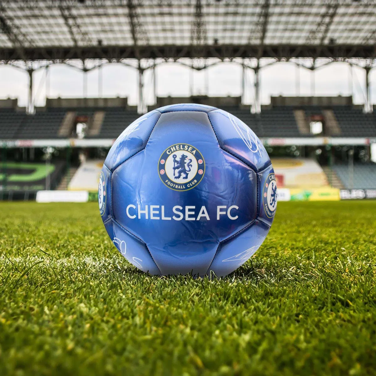 Hy-Pro Oficjalnie licencjonowana piłka nożna Chelsea F.C. Classic Signature, metaliczna, rozmiar 5, blues, trening, mecz, towar, kolekcjonerska dla dzieci i dorosłych, niebieska