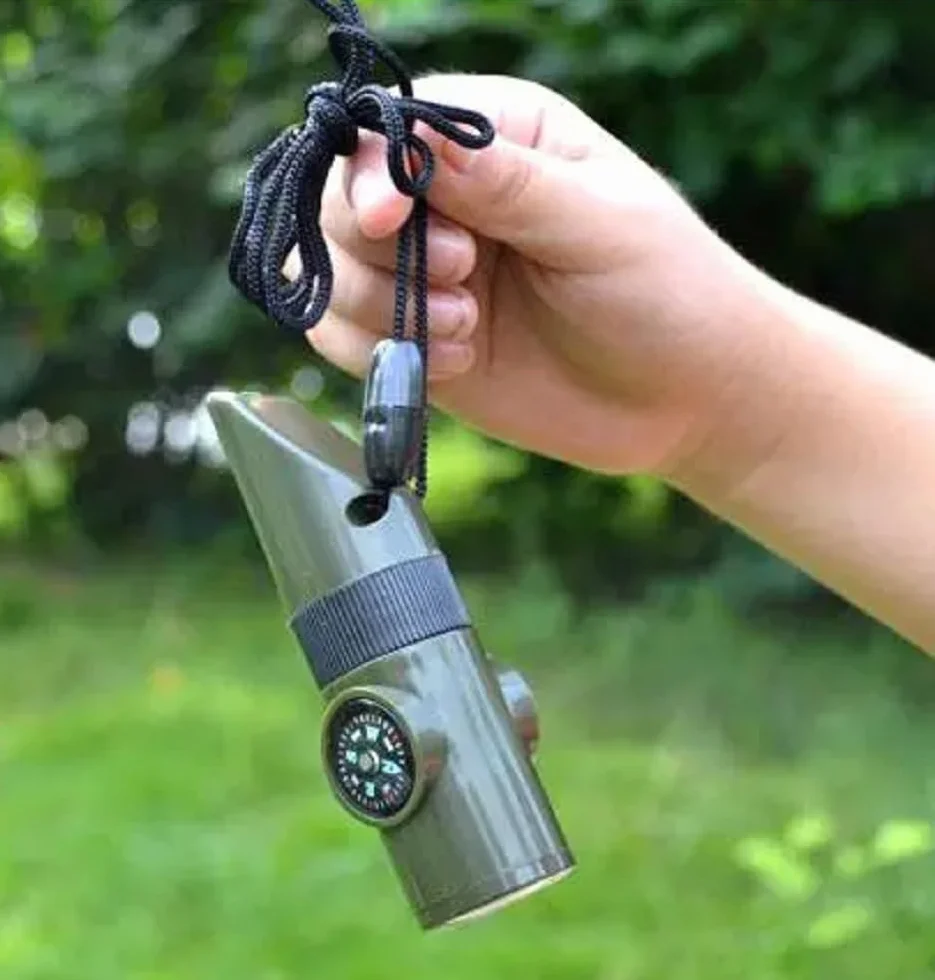Gwizdek survivalowy 7 w 1 zestaw kempingowy wielofunkcyjny z kompasem termometrem reflektorem