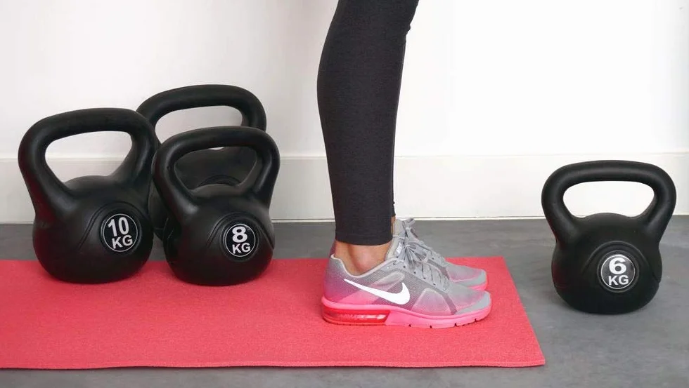 Vivol Kettlebell 10kg Vinyl - hantla kulista treningowa z premium powłoką z tworzywa sztucznego i wypełnieniem cementowym - Do siłowni, crossfitu i fitnessu w domu