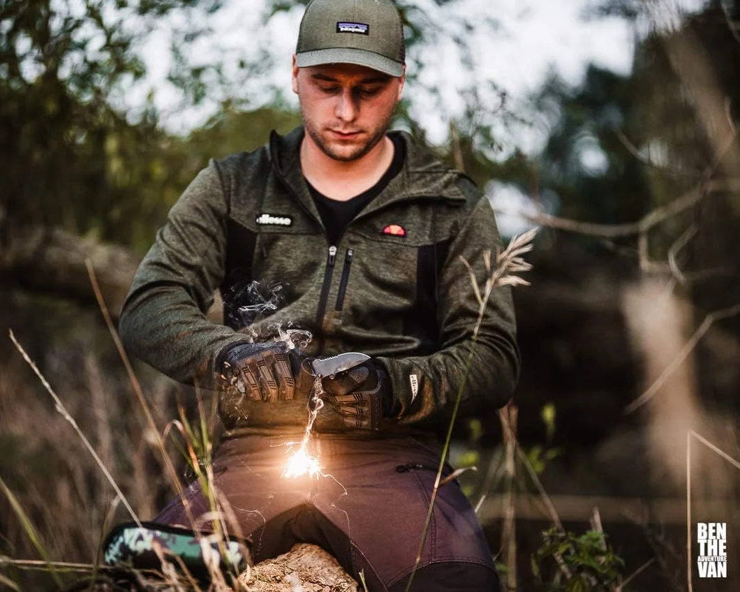 Jungle Monkey® Zestaw survivalowy – zestaw premium 17 w 1 z nożem i latarką – wyposażenie outdoorowe na wędrówki i kemping – zestaw survivalowy – wyposażenie ratunkowe w sytuacjach awaryjnych