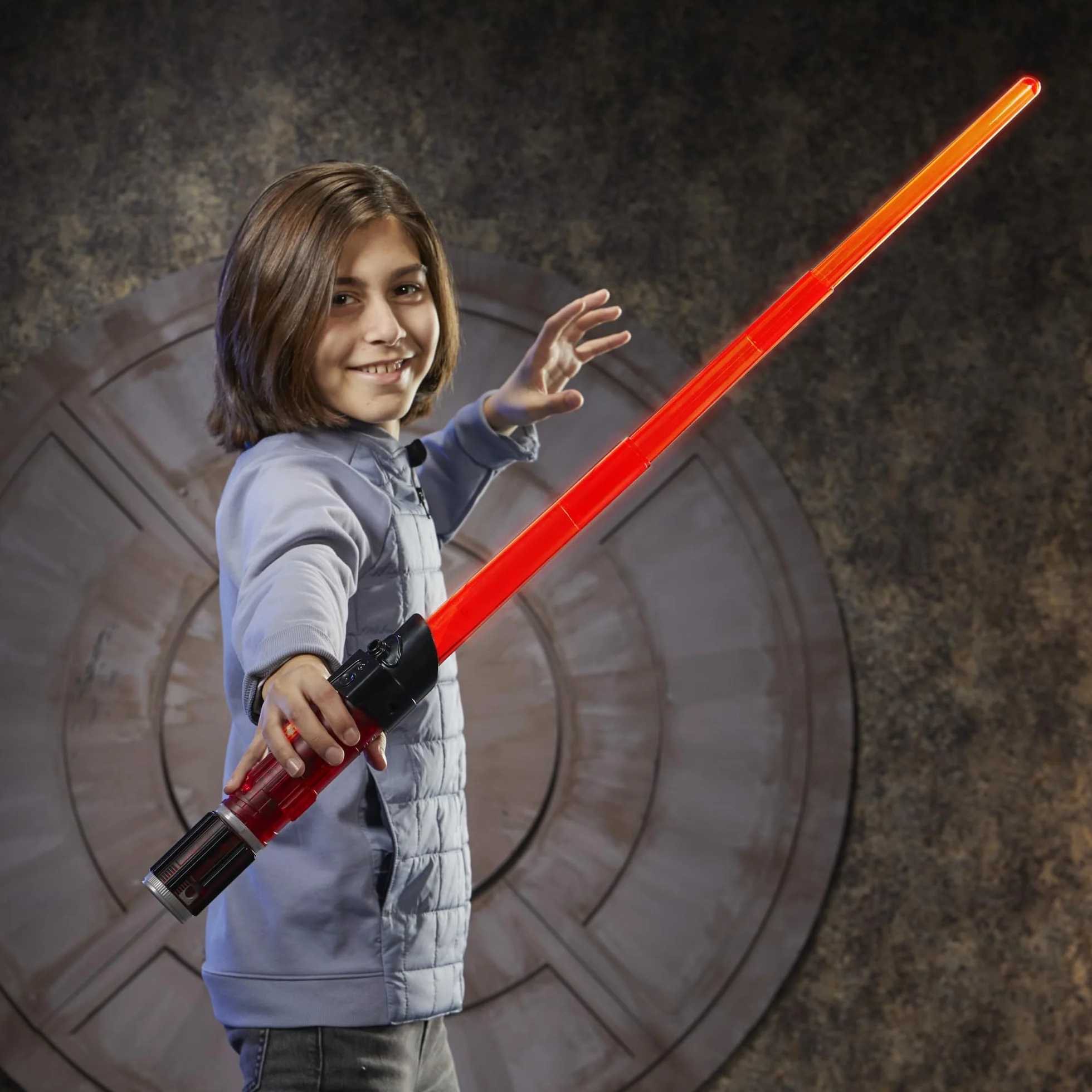 Star Wars Lightsaber Forge Kyber Core, Darth Vader, czerwony konfigurowalny elektroniczny miecz świetlny