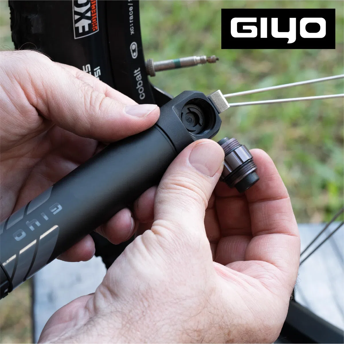 GIYO GM-45CT Mini pompka rowerowa, 2-stopniowa o dużej objętości (80cc) / wysokociśnieniowa aluminiowa pompka (7 bar) do rowerów górskich, sprytny podwójny wentyl (Presta/Schrader/Dunlop), wielkości