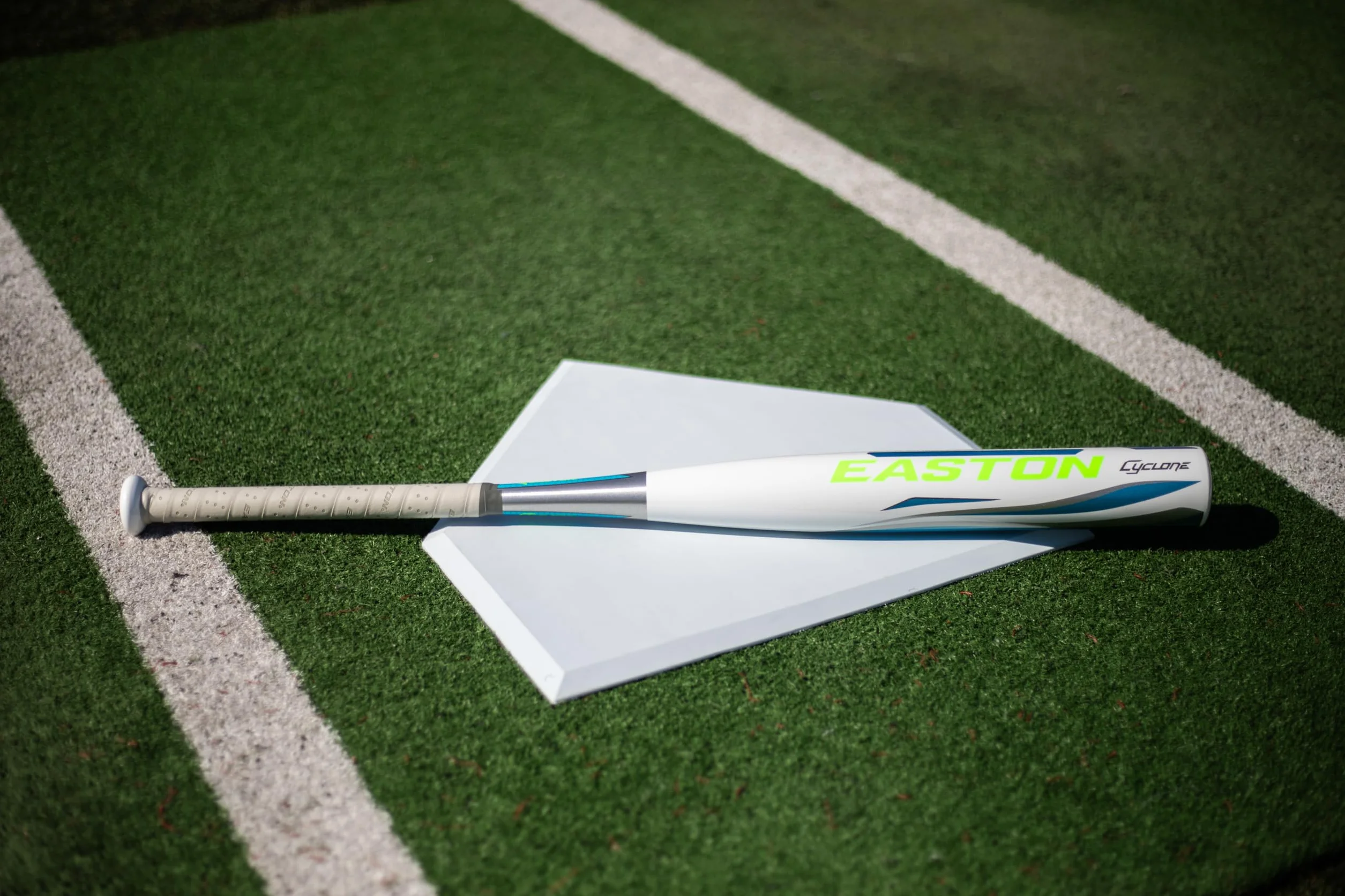 Easton Kij do softballu Cyclone Fastpitch -10, aluminium, 1 szt.