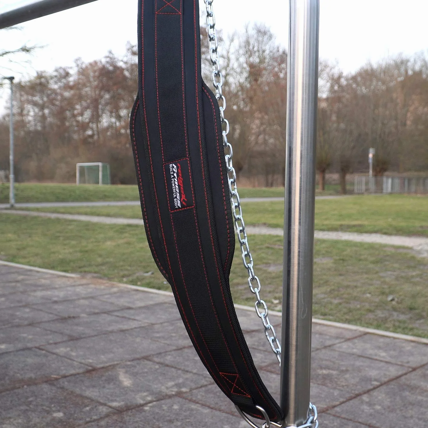 Raigeki pasek do fitnessu z łańcuszkiem, stalowy łańcuch 106 cm (+ plany treningowe) – pas obciążeniowy do treningu siłowego, kulturystyki, podnoszenia ciężarów i podciągania się dla kobiet i mężczyzn