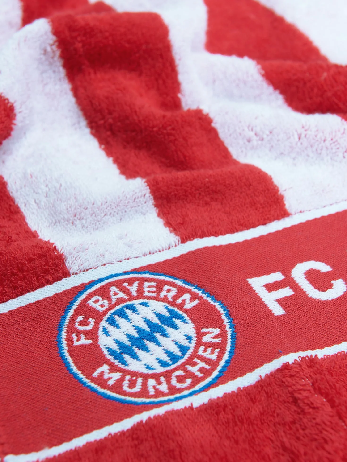 FC Bayern München Ręcznik kąpielowy czerwony/biały -