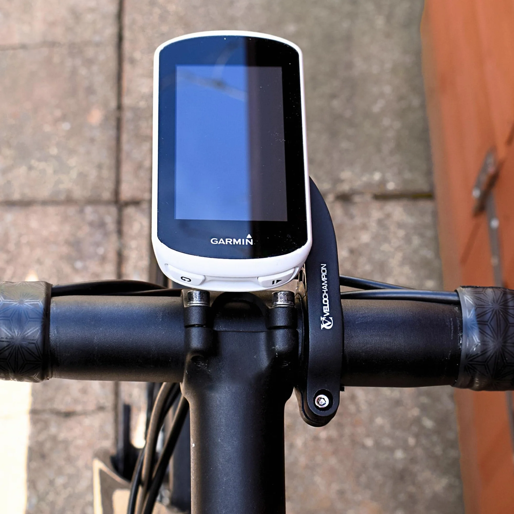 VeloChampion Uchwyt rowerowy na kierownicę typu Out Front kompatybilny z komputerami GPS Garmin i Wahoo. Pasuje do kierownic o średnicy 25,4–35 mm (uchwyt Garmin)