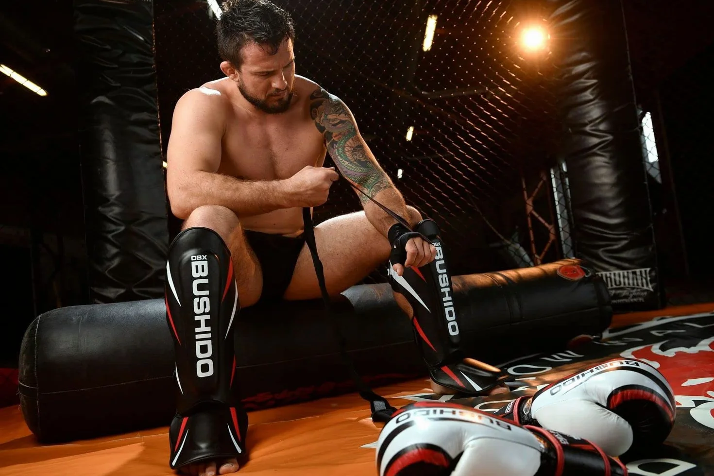 DBX BUSHIDO Ochraniacze Piszczeli SP-10v2 Rozmiar XL - Dla Mężczyzn, Efektywny Trening Kickboxera, Do Sportów Walki, Czarny