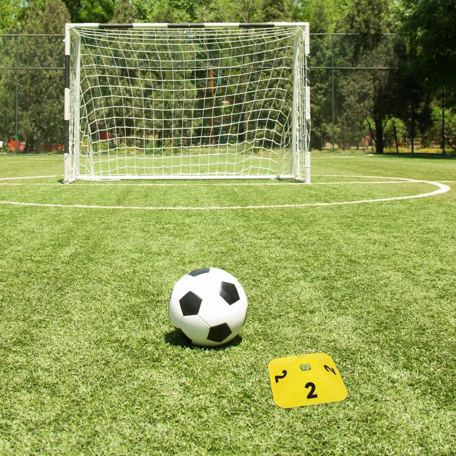 ifundom 10 szt. kwadratowych pachołków sportowych z numerami 1-10, antypoślizgowych, numerowanych znaczników treningowych do ćwiczeń zwinności w piłce nożnej, koszykówce i współpracy zespołowej