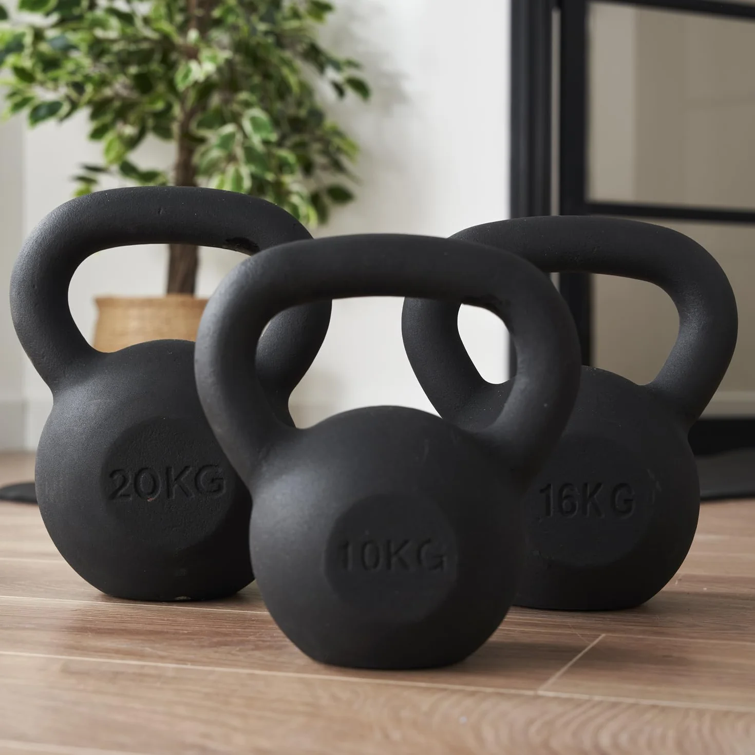 Athlyt Kettlebell żeliwny, 16 kg, czarny