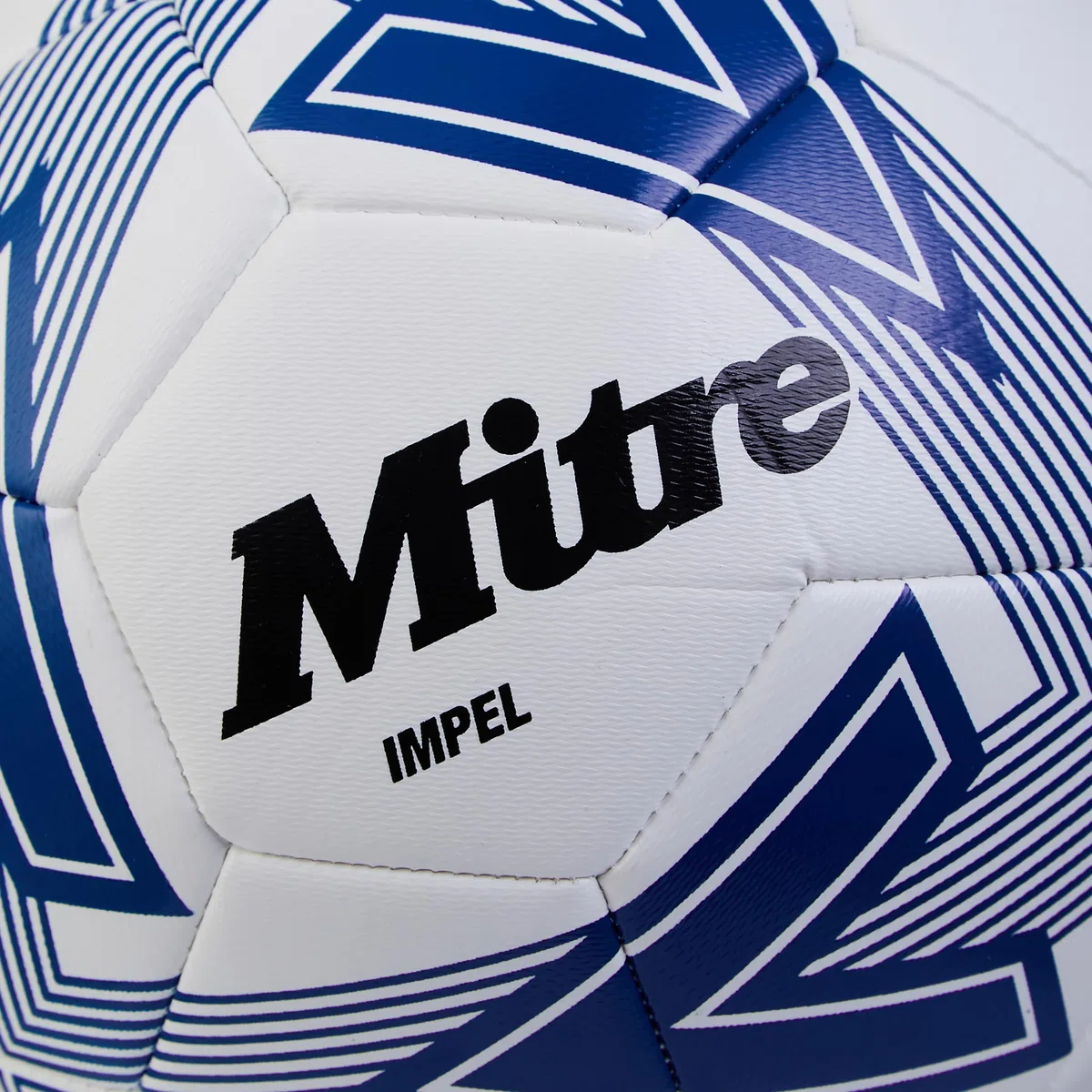 Mitre Impel L30P piłka nożna, bardzo trwała, zachowuje kształt, biały/niebieski, 3