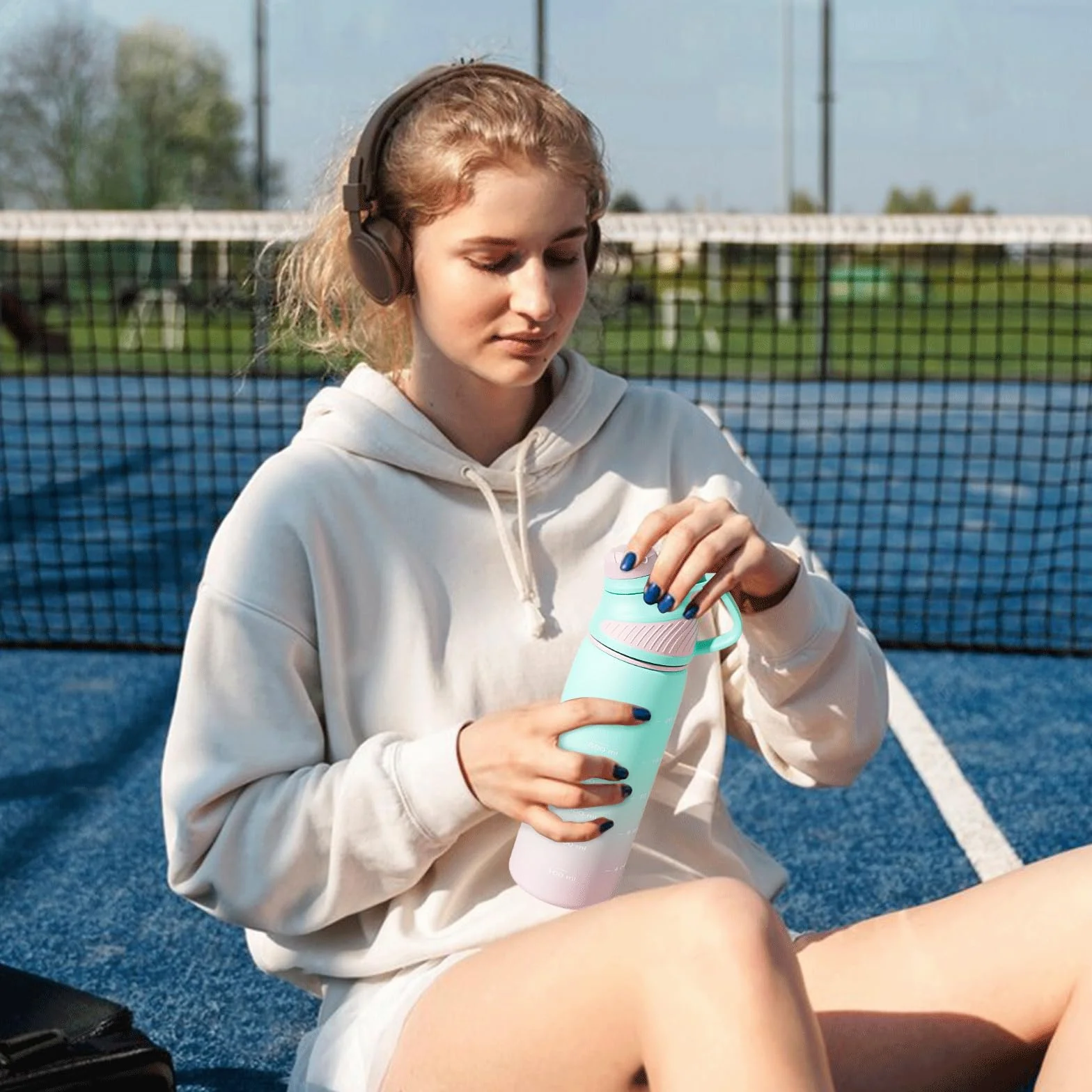 Fjbottle Butelka na wodę 1L/710 ml - motywacyjny plastik z pokrywką magnetyczną do studia fitness, szkoły, jazdy na rowerze i sportu, bez wycieków i bez BPA