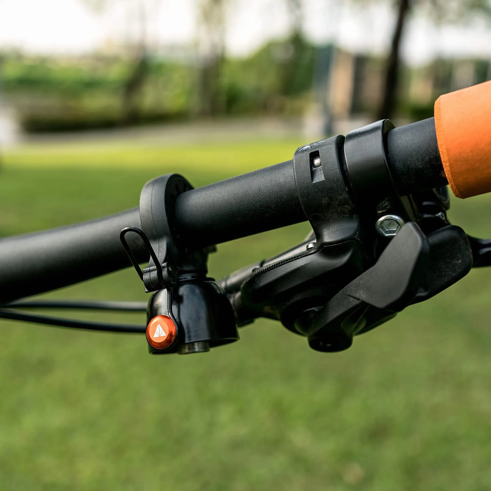 Granite Dzwonek do roweru górskiego do krykieta z trybem pojedynczego uderzenia i trybem stałego dzwonka, do roweru górskiego, BMX, roweru szosowego i żwirowego, dzwonek rowerowy do kierownicy od 22,2