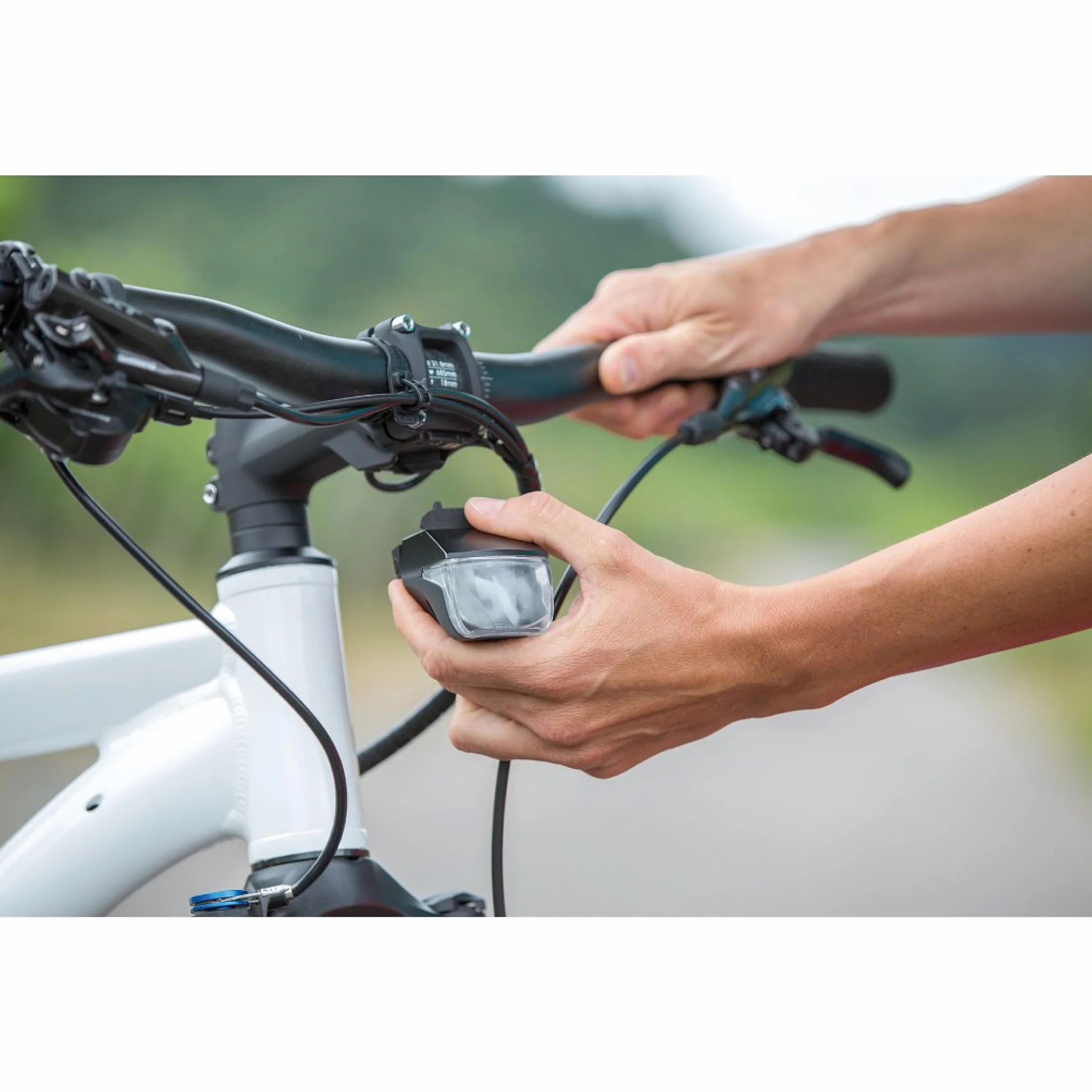 MonkeyLink Light 50 LUX Set Connect zestaw oświetleniowy do roweru, akcesoria rowerowe, oświetlenie przednie i tylne, magnetyczne mocowanie, mocny chwyt, dopuszczenie do ruchu drogowego, kolor czarny